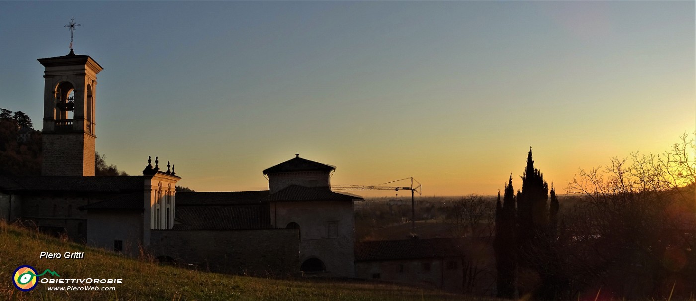 92 Il Monastero di Astino nella luce e nei colori del tramonto.jpg